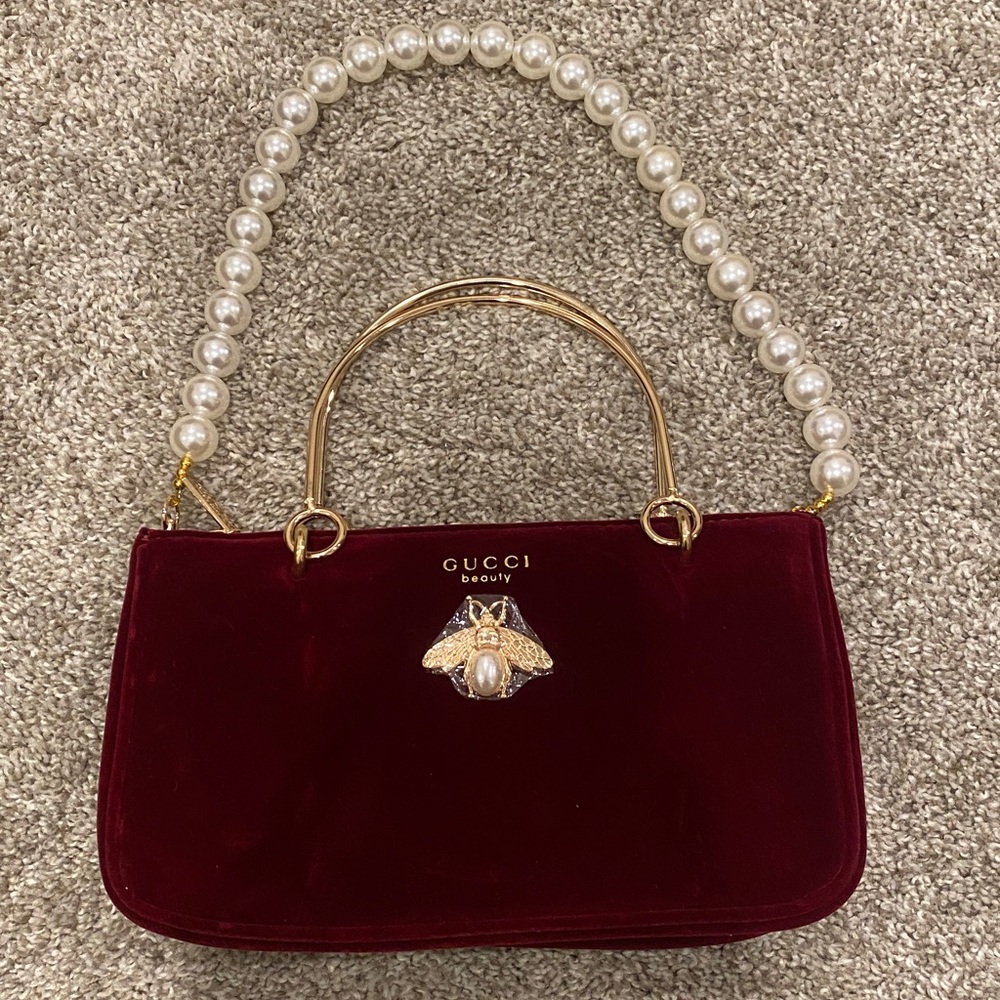 GWP Gucci Beauty Red Velvet Bag with Pearl and Gold Handles NWOT - Picture 3 of 8